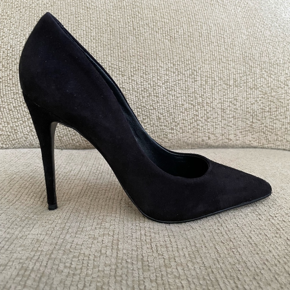 STEVE MADDEN Daisie Black Suede Pumps